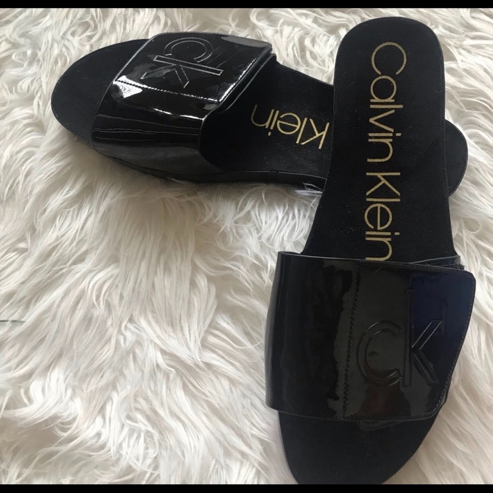 Calvin Klein- black Slip on Sandals!